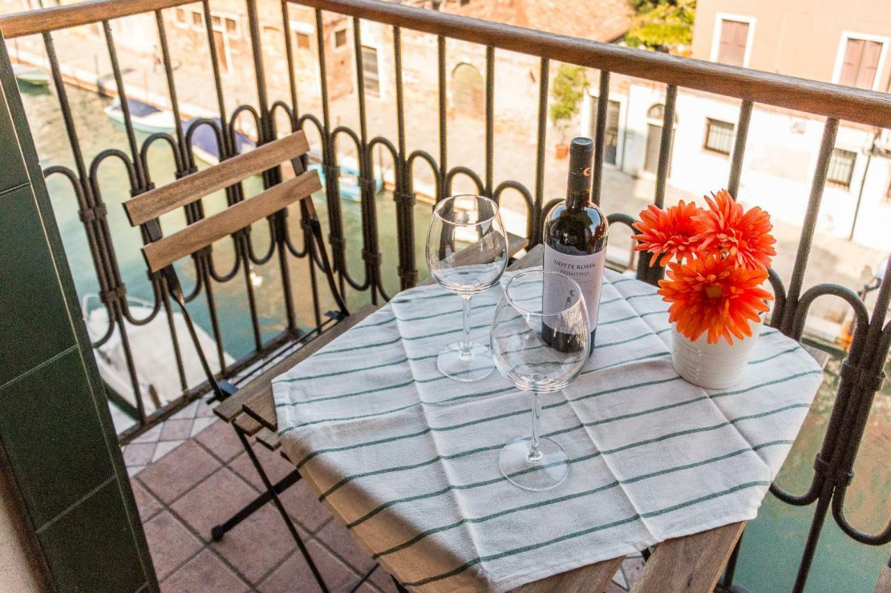 Sunny Nest Canal View In Venice Chic Movida Экстерьер фото